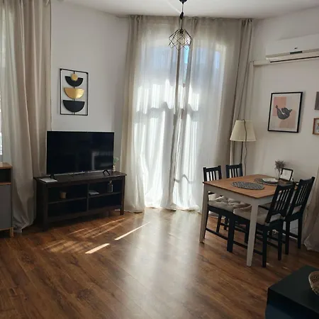Apartman Radomir Downtown 1-bedroom With Balcony Banzareto